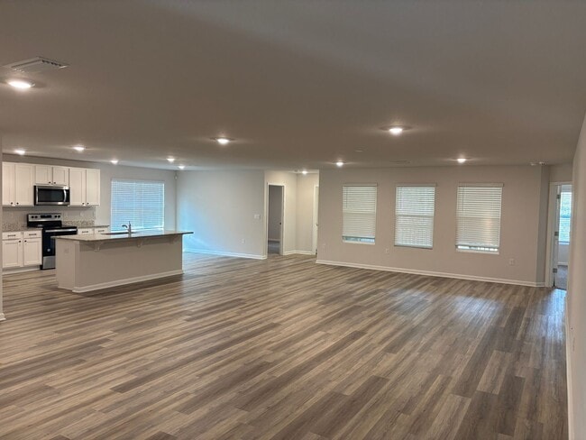 Photo - Spacious 5-Bedroom Home in Beulah!