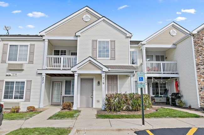 219 Silverstone Dr 219  