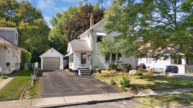 Photo - 92 Veness Ave