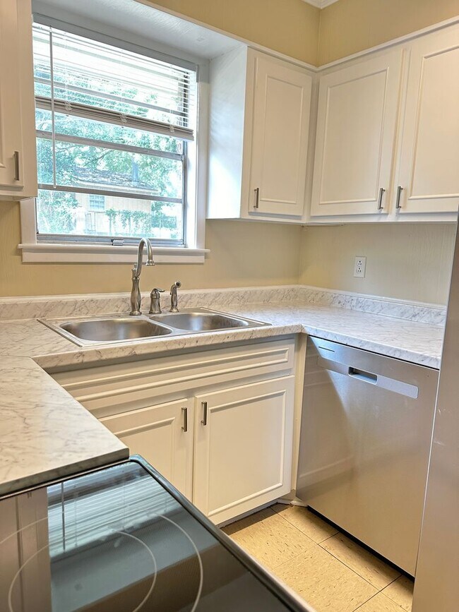 Photo - Newly renovated, 1 block from Troy U campus