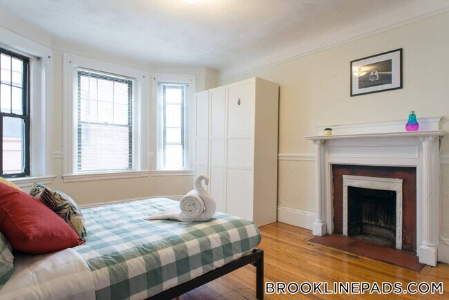 Photo - 48 Babcock St Unit 4