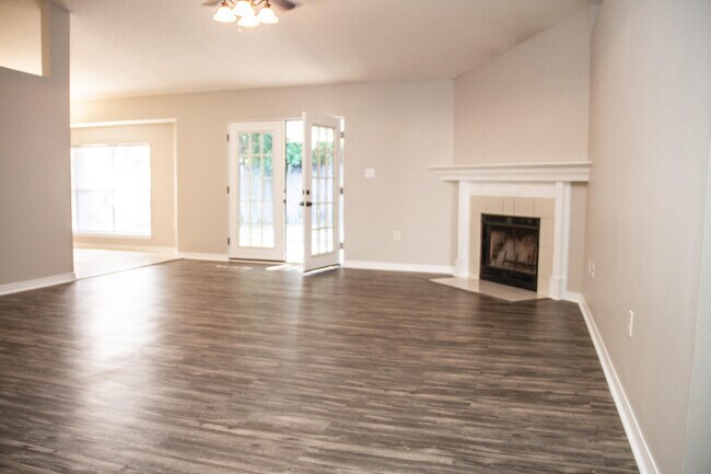 Photo - 131 Steeplechase Dr