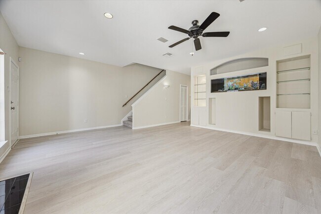 Photo - 2968 Holly Hall St