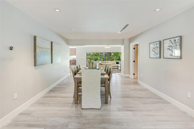 Photo - 555 SW 27th Rd