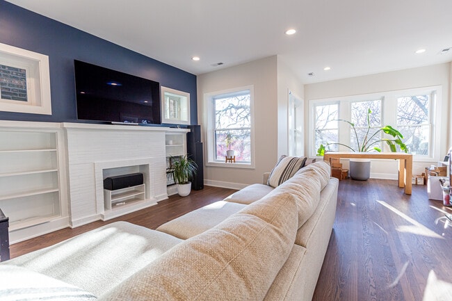 Building Photo - 6527 N Newgard Ave