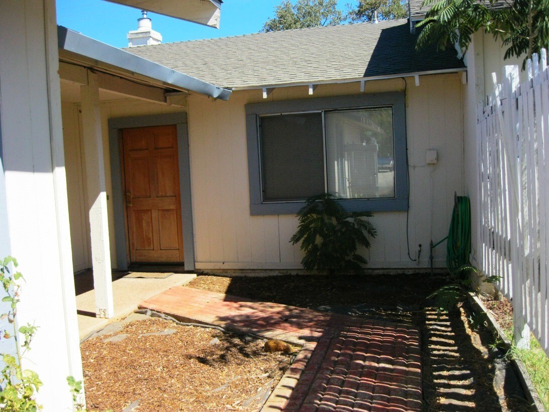 Nice Duplex in Lake California - Nice Duplex in Lake California House