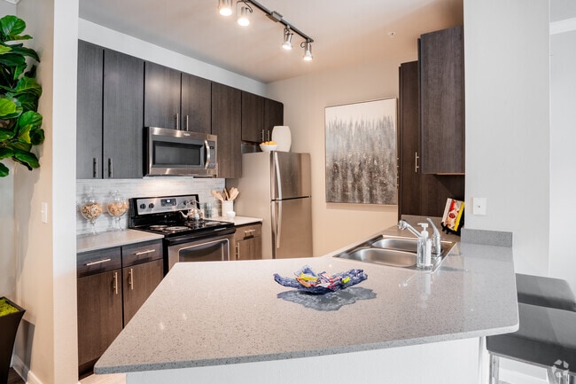 2BR, 2BA - 1,024SF - Kitchen - Residence at Lake Jackson