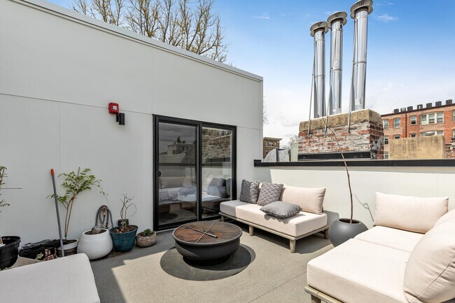 Photo - 2478 1/2 Ontario Rd NW Unidad ID1011218P