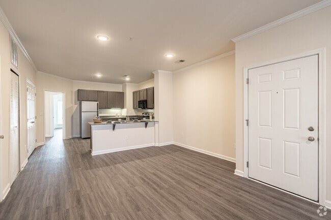 3BR, 2BA - 1332SF - Entrance