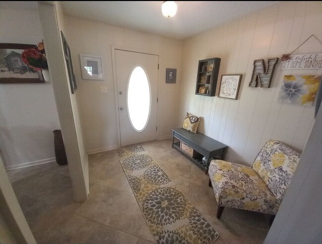 Photo - 878 W Hawthorne Rd