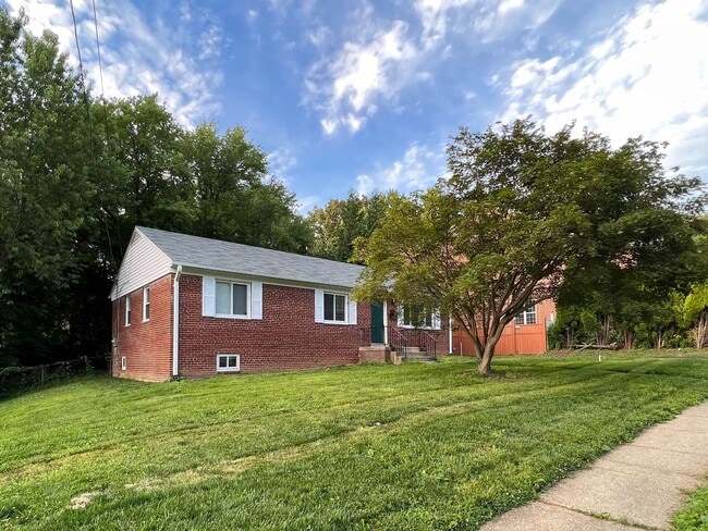 Photo - 50's Rambler with 5 BR & 3 BA in One of the Best Locations in Arlington
