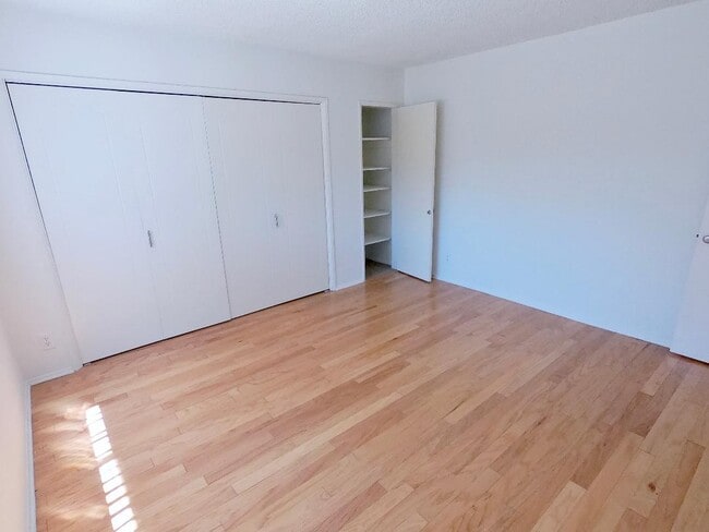 Building Photo - 1345 N Orange Dr Rental
