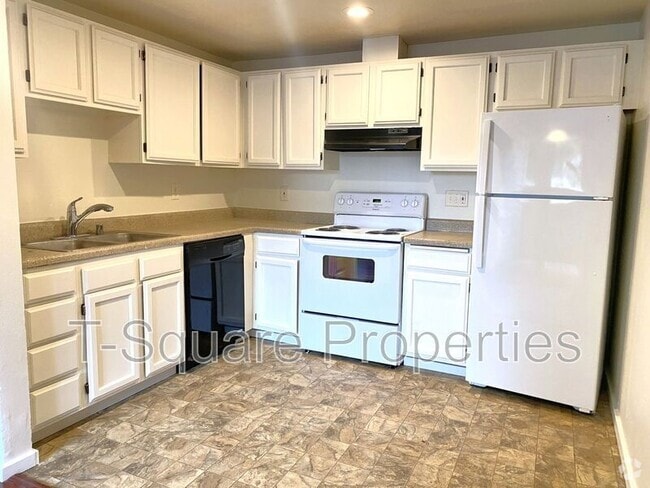 Building Photo - 7041 S 116th Pl Unit 103 Rental