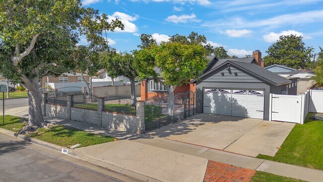 Photo - 1501 Revere Ave