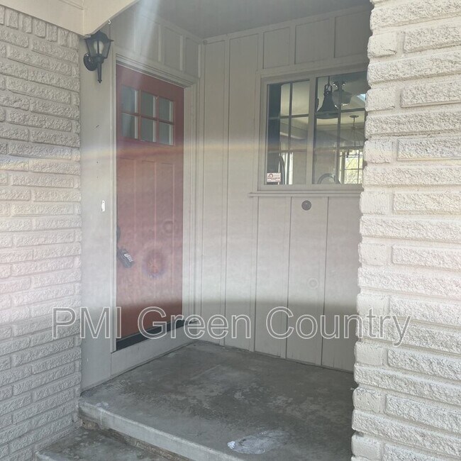 5428 E 25th Pl