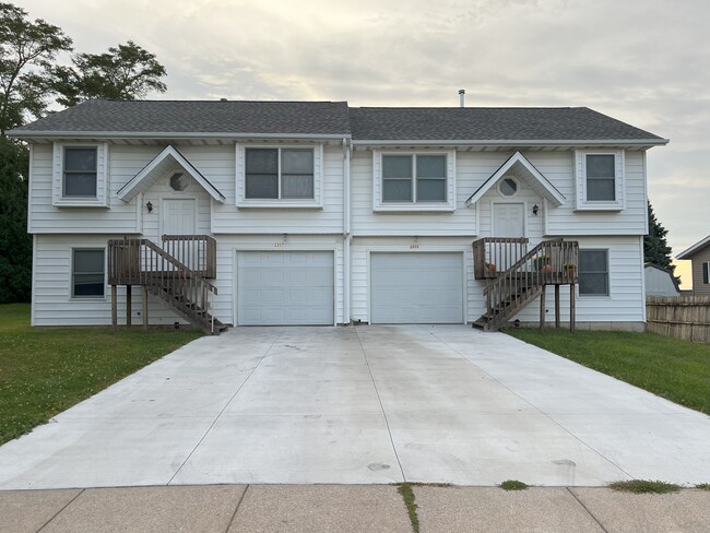 Photo - 2207 Oakleaf St Townhome