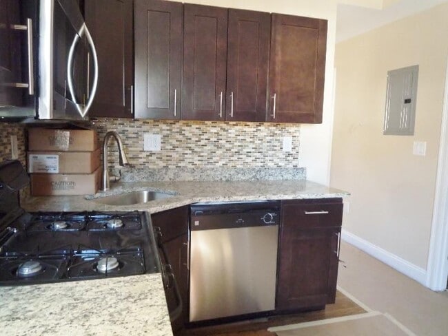 Building Photo - 2973 Washington St Unit 2