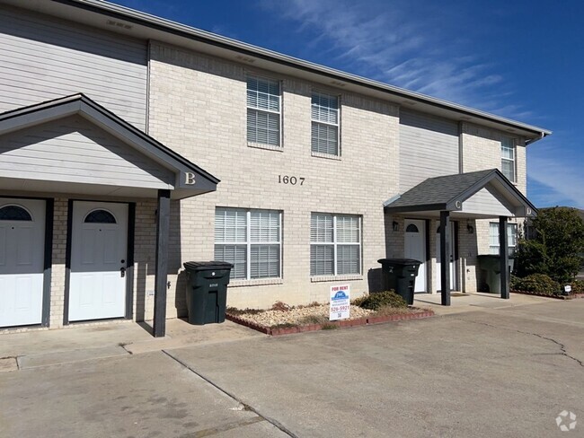 Building Photo - 1607 Dugger Cir Unit 1607 Dugger Cir  A Rental