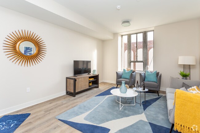 1 BR, 1 BA - 652 SF