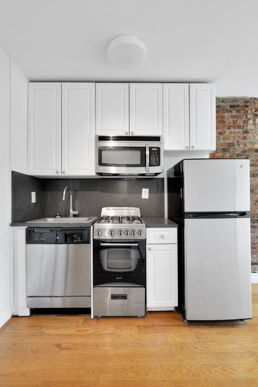 Building Photo - 98 Christopher St Unit 18 Rental