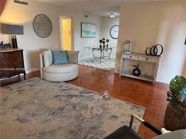 Photo - 6900 SW 39th St Unidad 206J