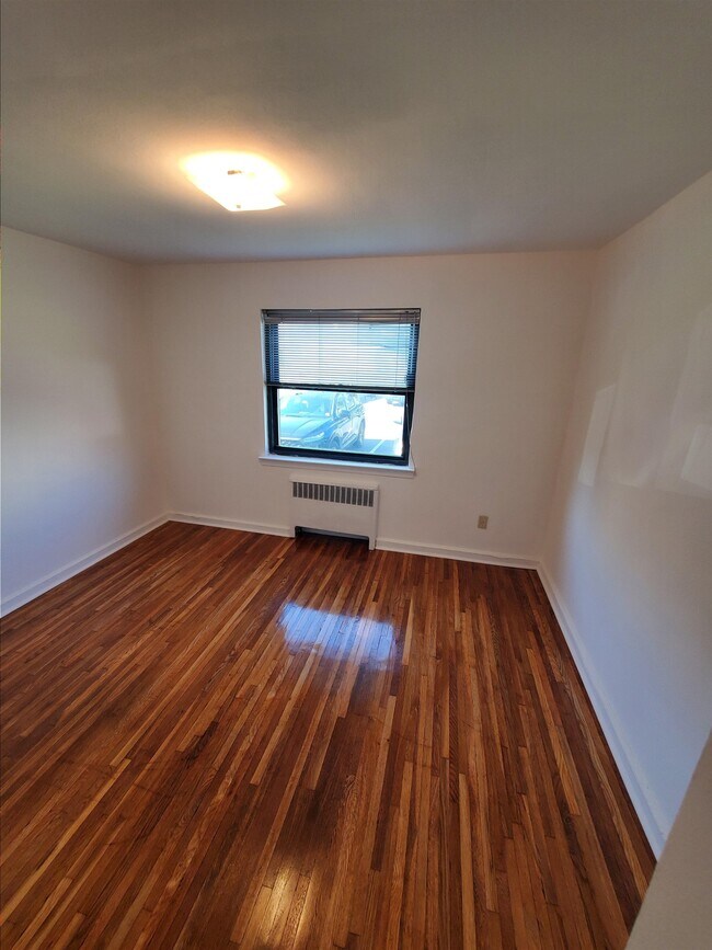 Photo - 107 W 2nd St