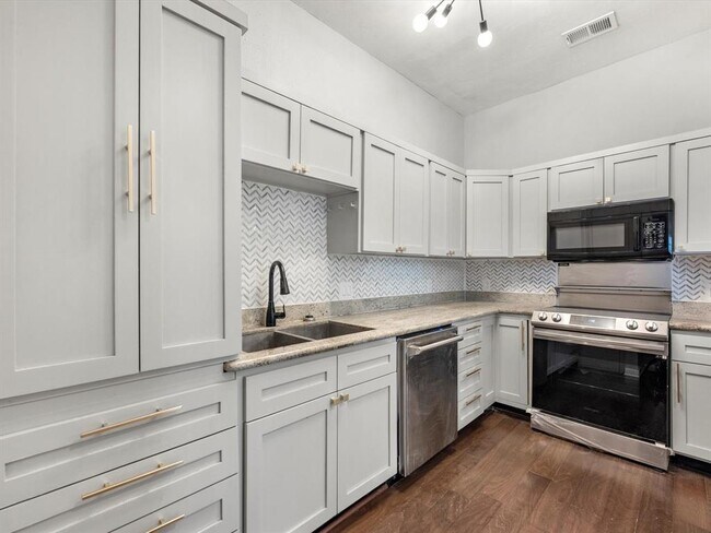 Photo - 204 Marshall St Unit 3