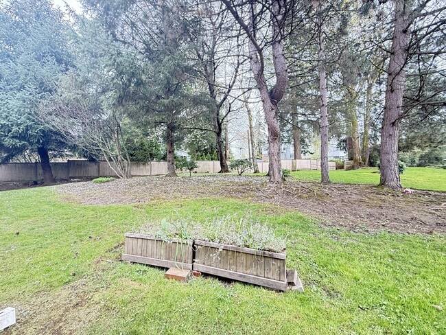 Photo - 7261-7140 140 St