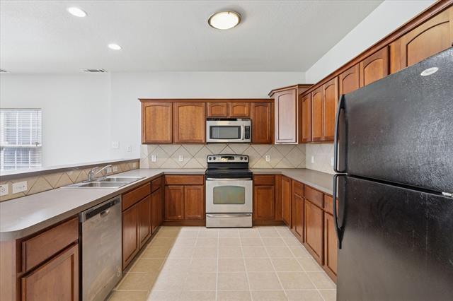 Photo - 468 Castleridge Dr