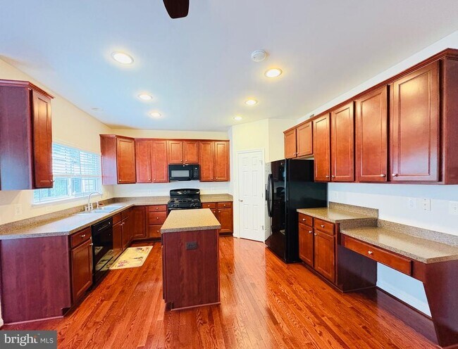 8268 Linblake Ct