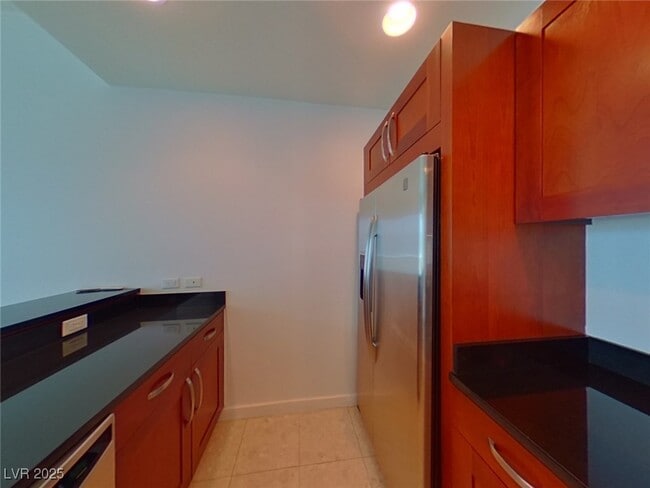 Building Photo - 4525 Dean Martin Dr Unit 1201