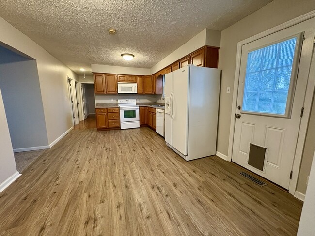 Photo - 581 Needmore Rd