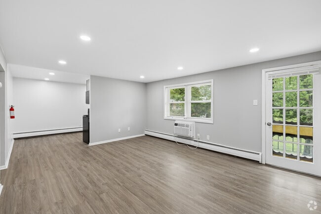 2BR, 1BA - 650SF - Living Room
