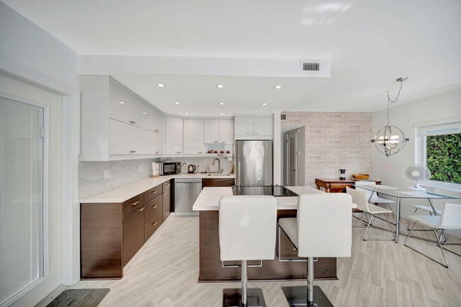 Photo - 2811 NE 51st St Unit 7