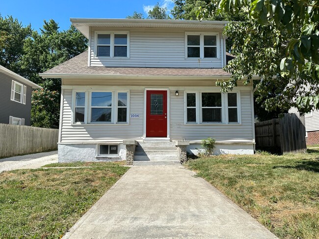 Building Photo - Updated 3 Bedroom 1,800 SQFT Home for Rent