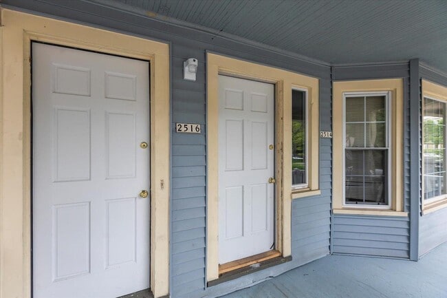 entry - 2514 N Oakland Ave Unit 2514