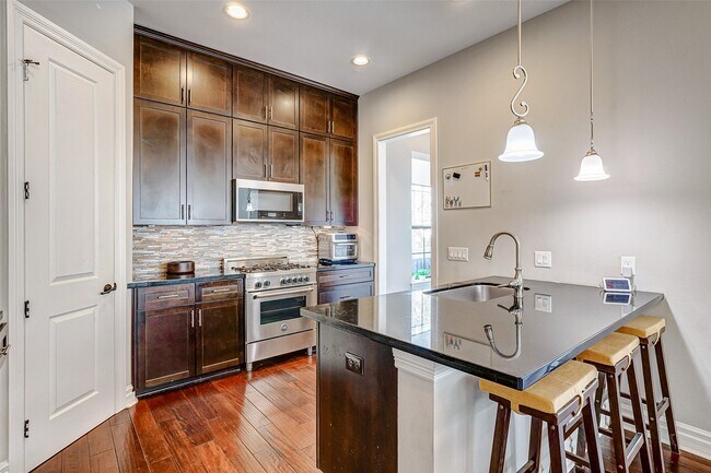 Photo - 1237 W 24th St