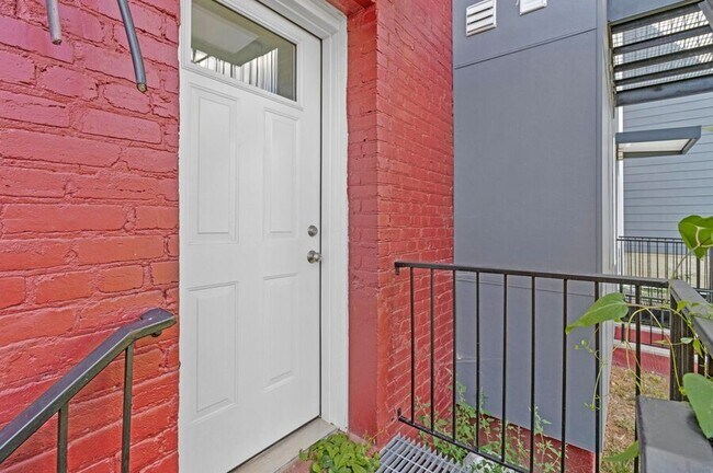 Photo - 1929 2nd St NE Unit 2