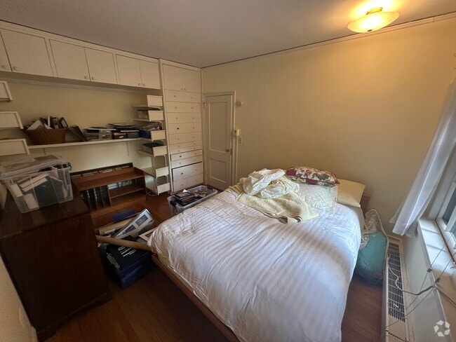 Building Photo - 988 Memorial Dr Rental