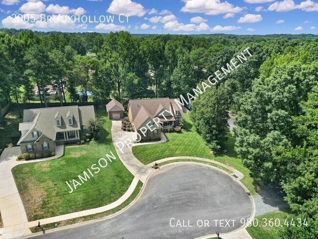 2005 Brookhollow Ct