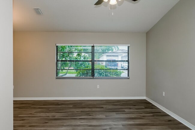 1402 Thistledown Dr