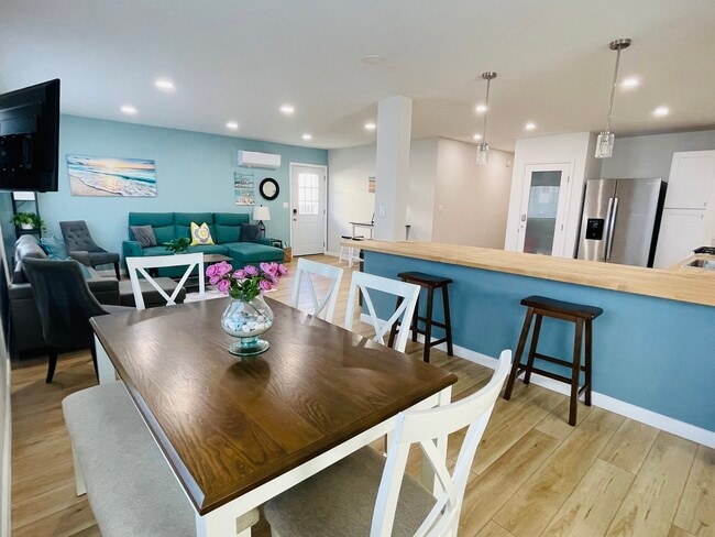 Comida - 1421 Dubuque St Unidad House