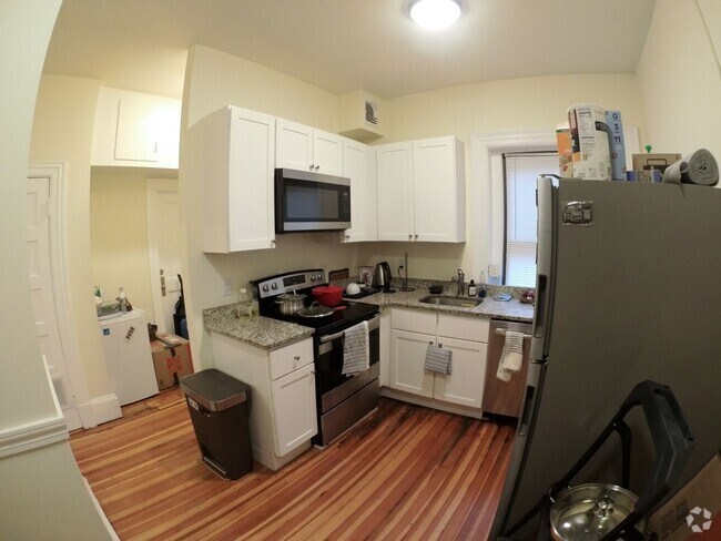 Building Photo - Avl NOW! Updated 1BR in Coolidge Corner Rental