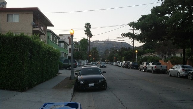 Photo - 2409 N Beachwood Dr Unit 2409 B