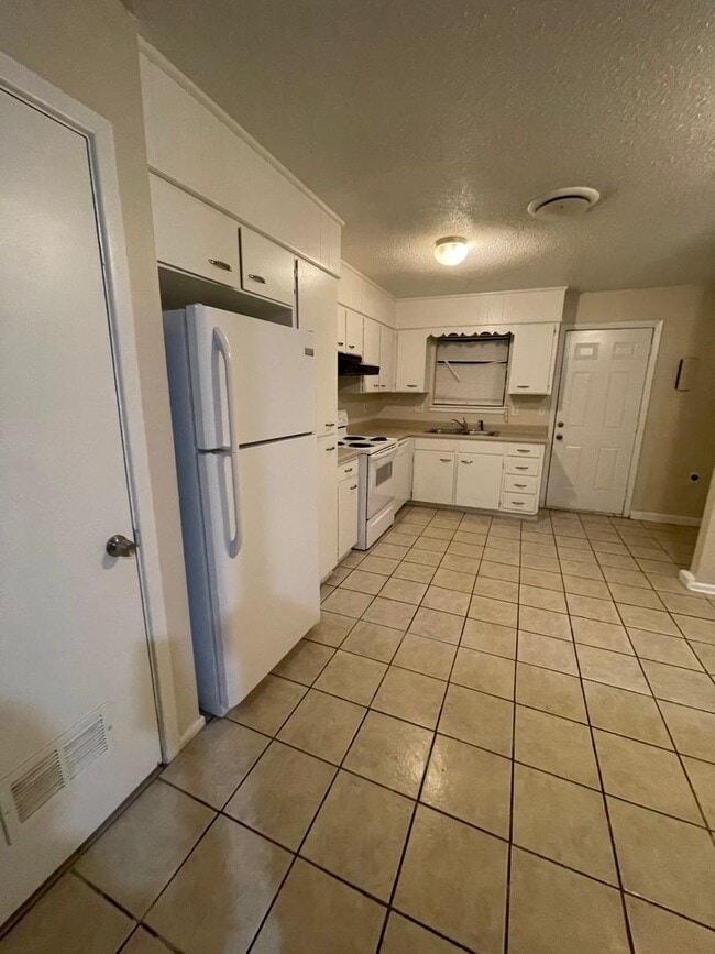 Photo - Spacious 2 bedroom with applicances