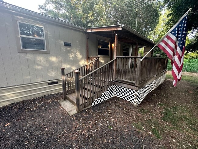 Building Photo - Country Living