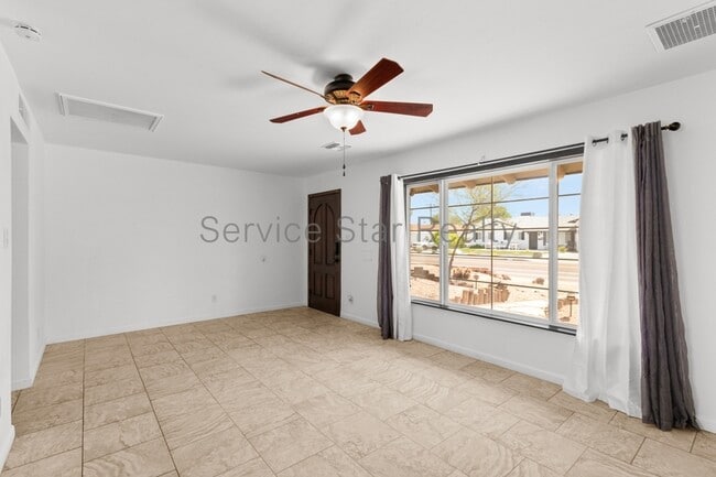 Photo - 8610 E Oak St