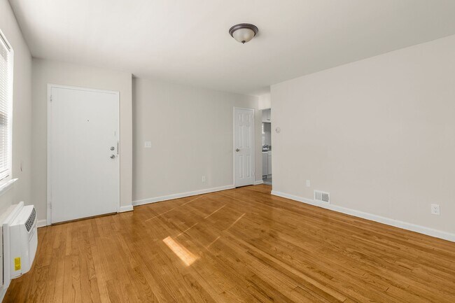 Photo - 355 New York Ave LLC