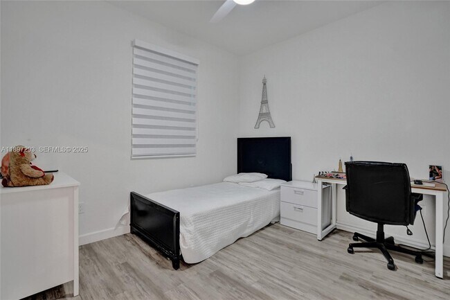 Photo - 250 SW 159th Ct