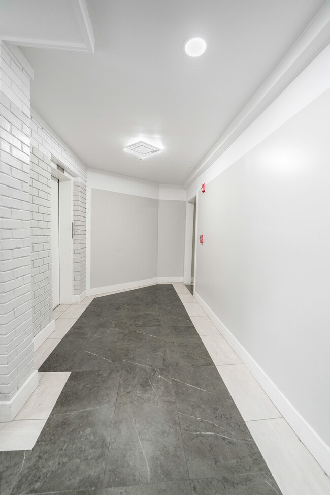 Photo - 280 Collins St Unit 203